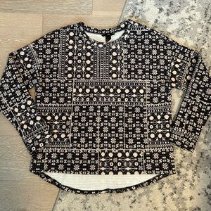 H&M patterned, loose-fitting long sleeve shirt.